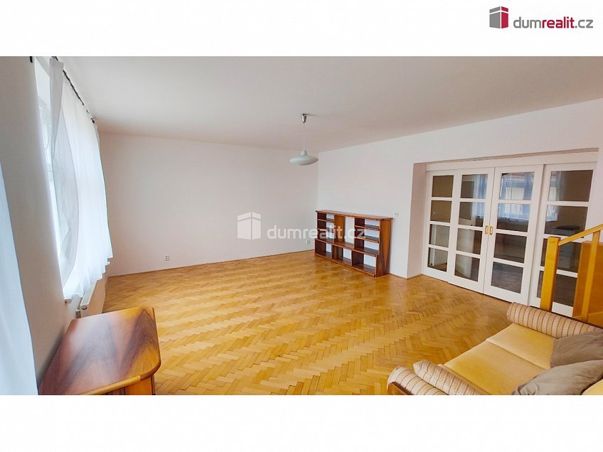 Pronájem bytu 4+1 131 m^2 Zúžená, Praha 6 