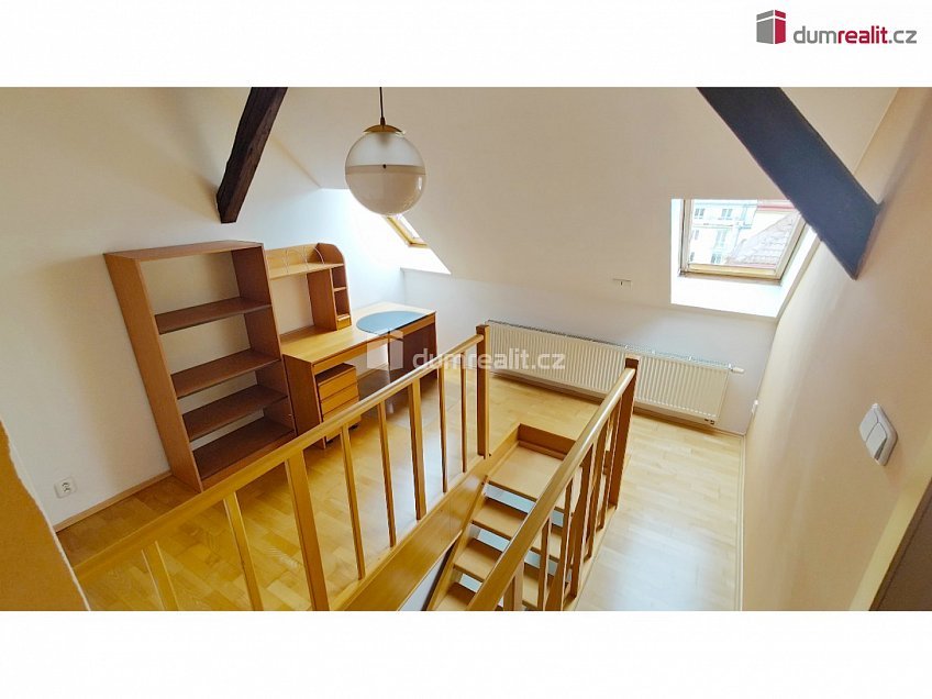 Pronájem bytu 4+1 131 m^2 Zúžená, Praha 6 