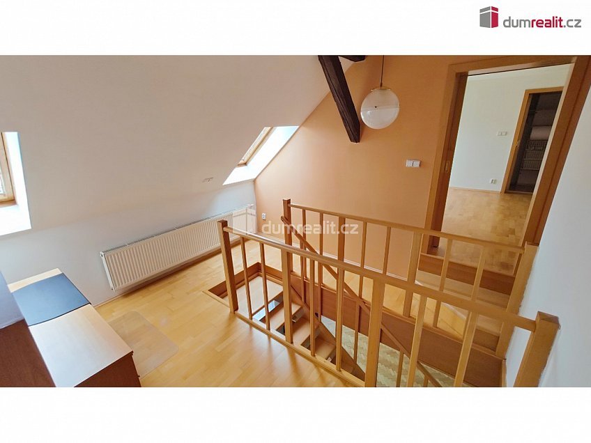 Pronájem bytu 4+1 131 m^2 Zúžená, Praha 6 