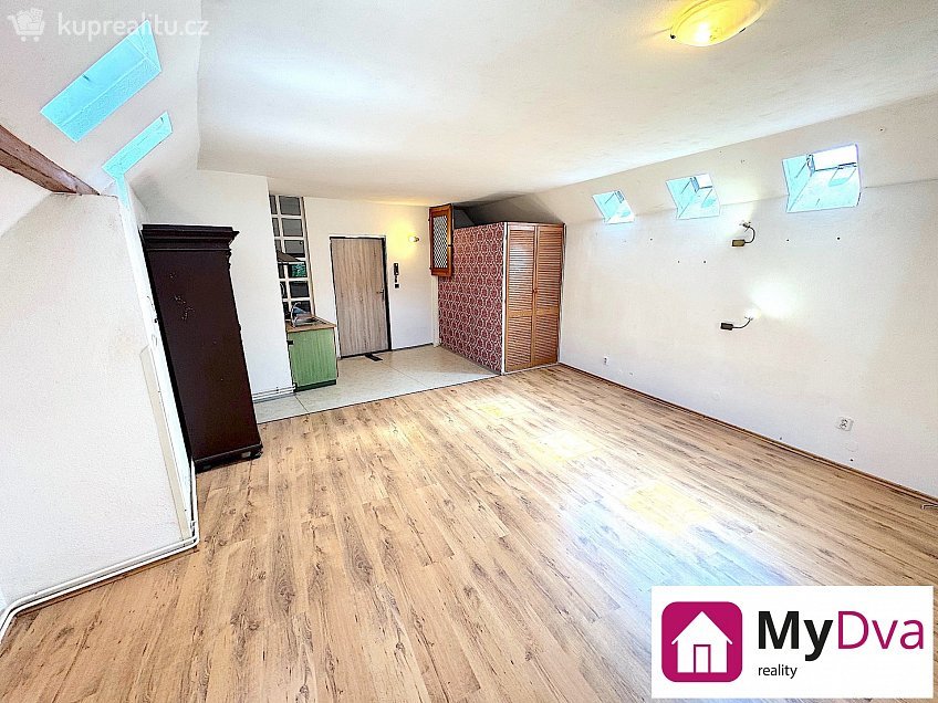 Pronájem bytu 1+kk 32 m^2 Staré Město, Znojmo 