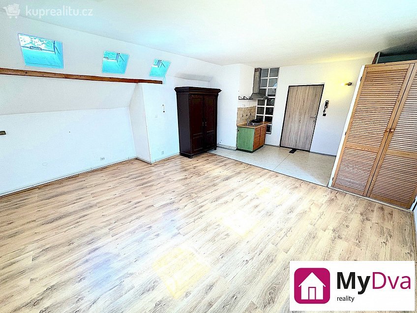Pronájem bytu 1+kk 32 m^2 Staré Město, Znojmo 