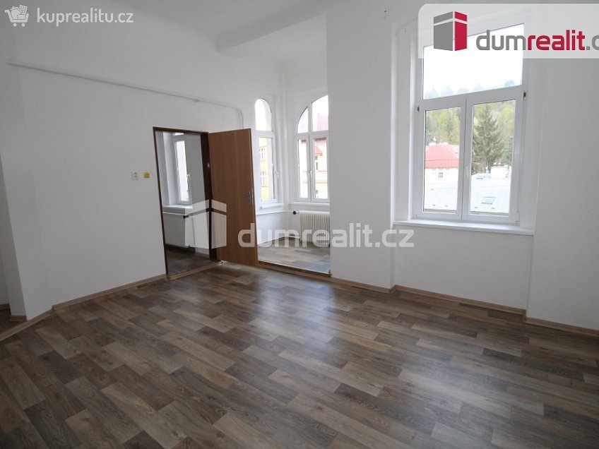 Pronájem bytu 2+1 74 m^2 Ruská, Mariánské Lázně 