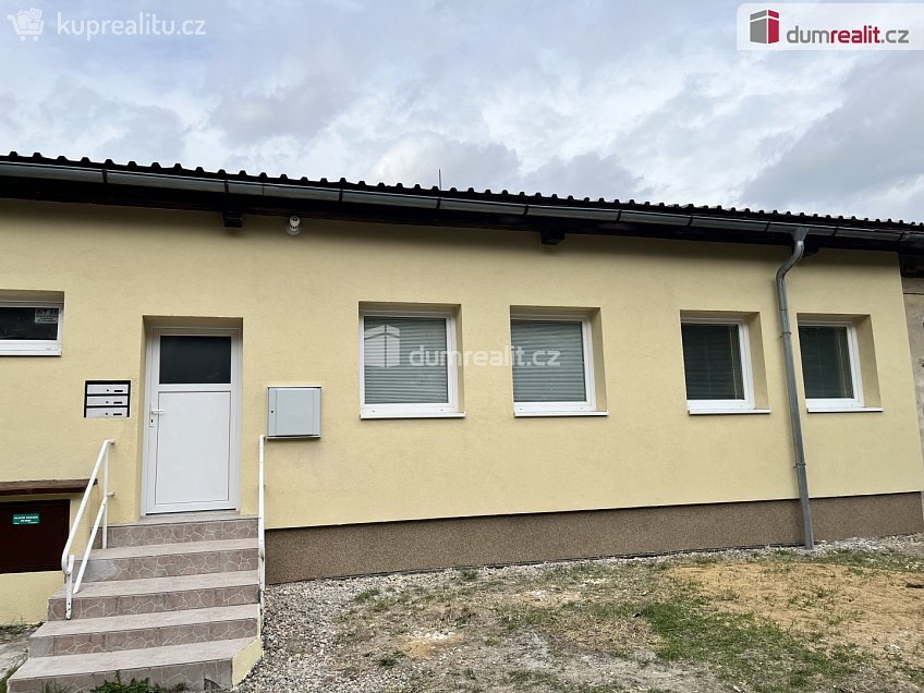 Pronájem bytu 1+kk 18 m^2 K zahradě, Kačice 