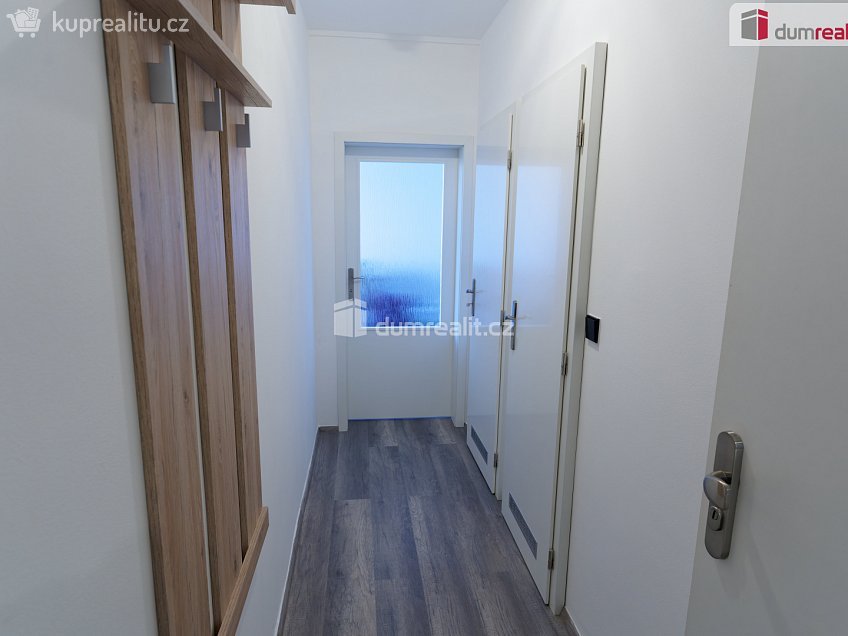 Pronájem bytu 1+kk 32 m^2 Děčínská, Praha 8 