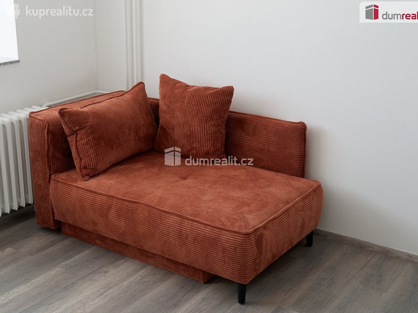 Pronájem bytu 1+kk 32 m^2 Děčínská, Praha 8 