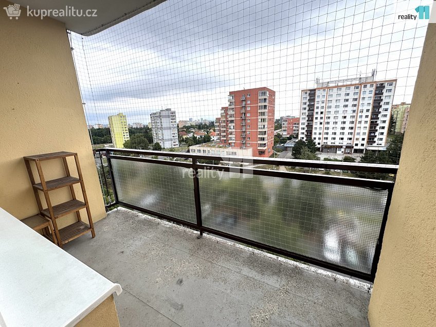 Pronájem bytu 2+kk 48 m^2 Zárubova, Praha 12 