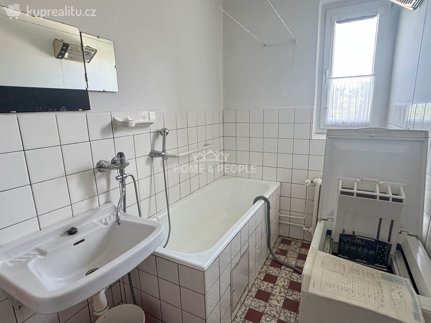 Pronájem bytu 3+1 77 m^2 E. Beneše, České Budějovice 