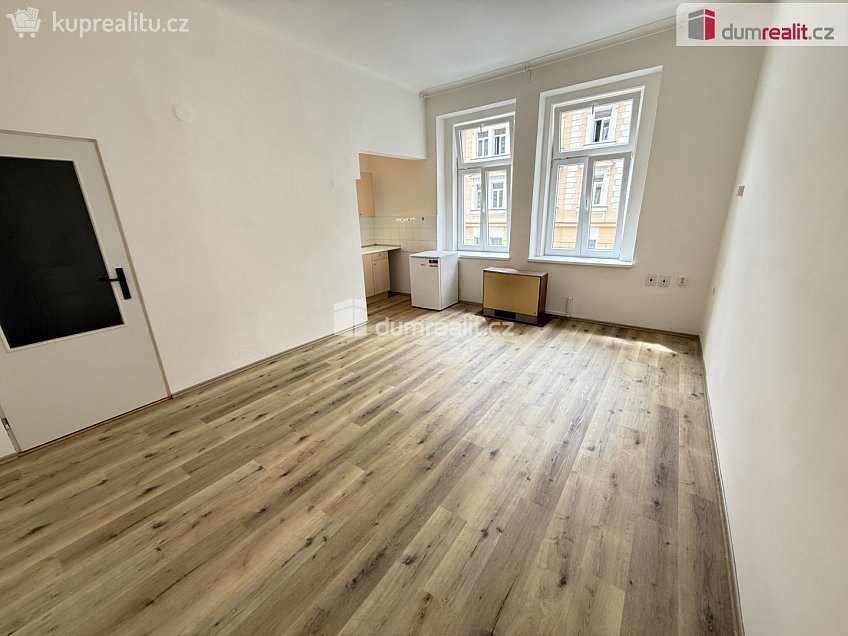 Pronájem bytu 1+kk 28 m^2 Marie Cibulkové, Praha 4 