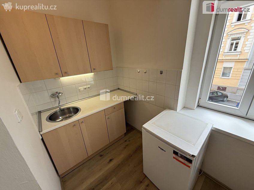 Pronájem bytu 1+kk 28 m^2 Marie Cibulkové, Praha 4 