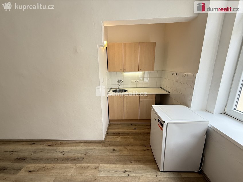 Pronájem bytu 1+kk 28 m^2 Marie Cibulkové, Praha 4 