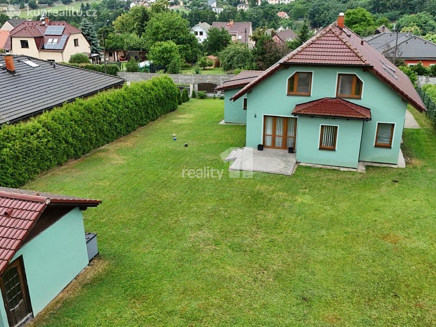Prodej  rodinného domu 210 m^2 Břasy, Břasy 