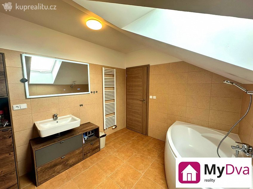 Prodej bytu 3+kk 77 m^2 Staré vinice, Znojmo 