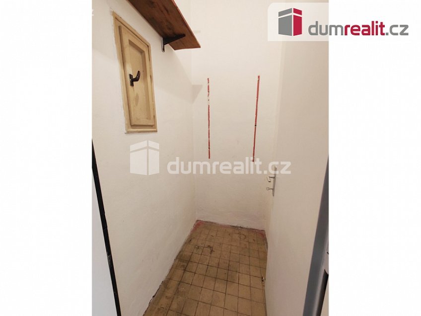 Pronájem bytu 2+1 65 m^2 28. pluku, Praha 10 