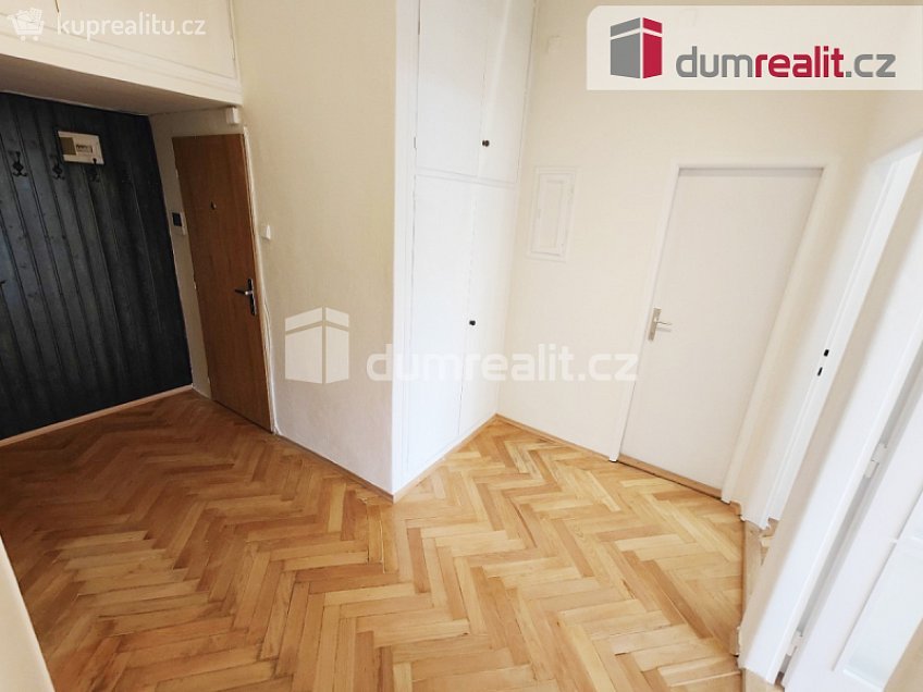 Pronájem bytu 2+1 65 m^2 28. pluku, Praha 10 