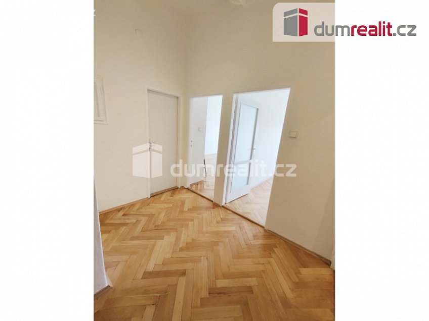 Pronájem bytu 2+1 65 m^2 28. pluku, Praha 10 