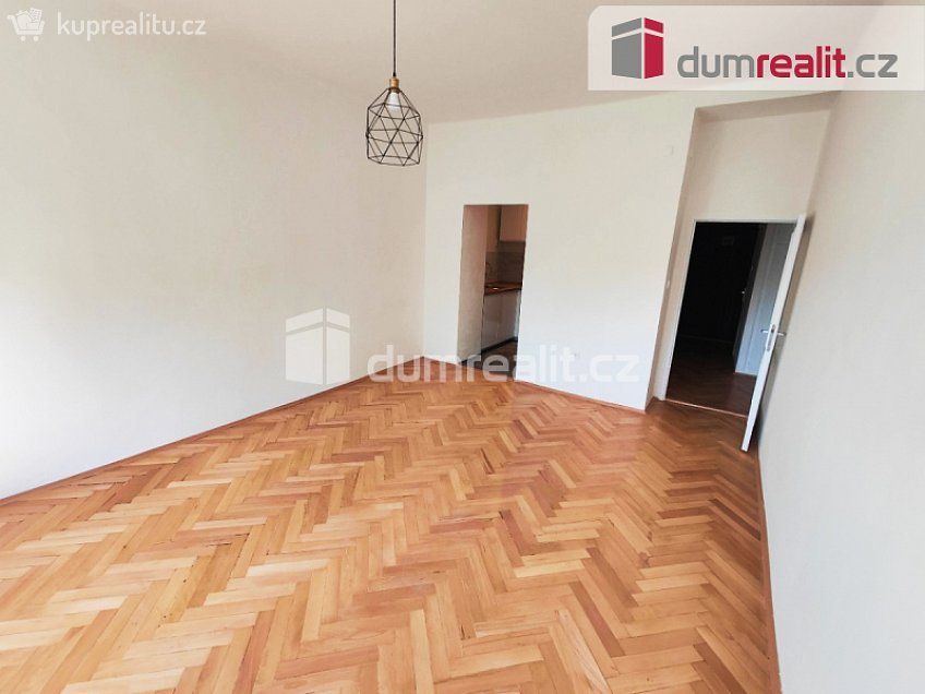 Pronájem bytu 2+1 65 m^2 28. pluku, Praha 10 