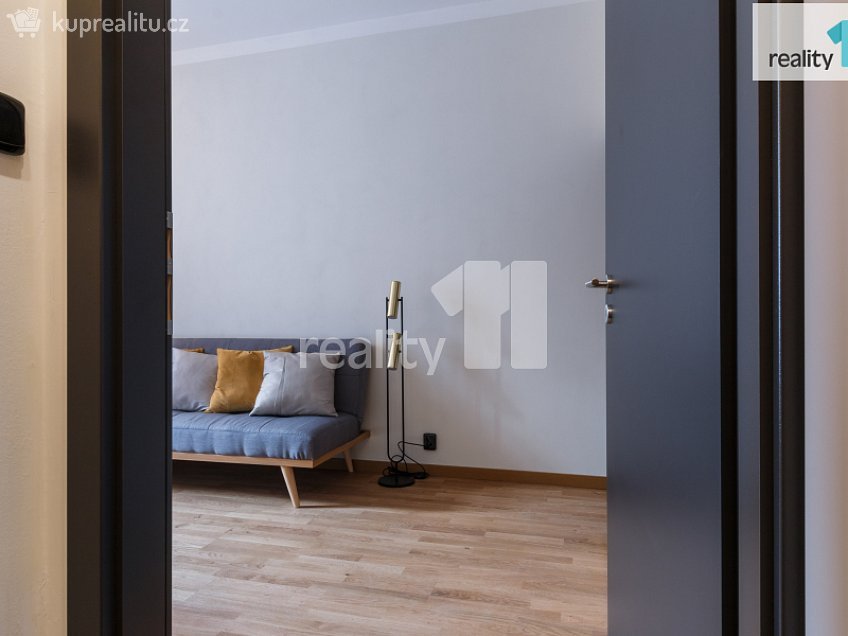 Pronájem bytu 1+kk 25 m^2 Ondříčkova, Praha 3 