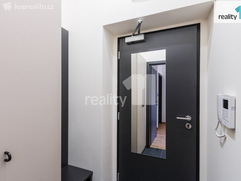 Pronájem bytu 1+kk 25 m^2 Ondříčkova, Praha 3 