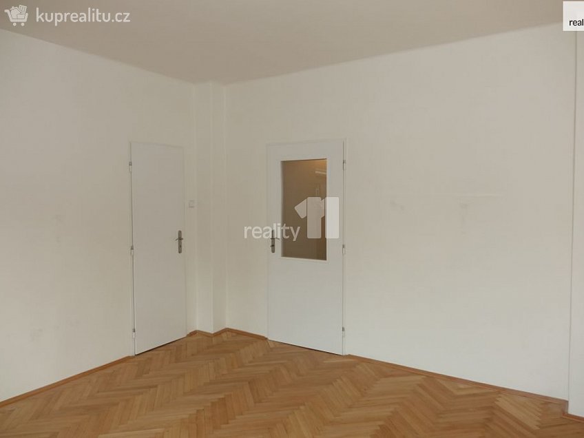 Pronájem bytu 1+kk 40 m^2 Biskupcova, Praha 3 