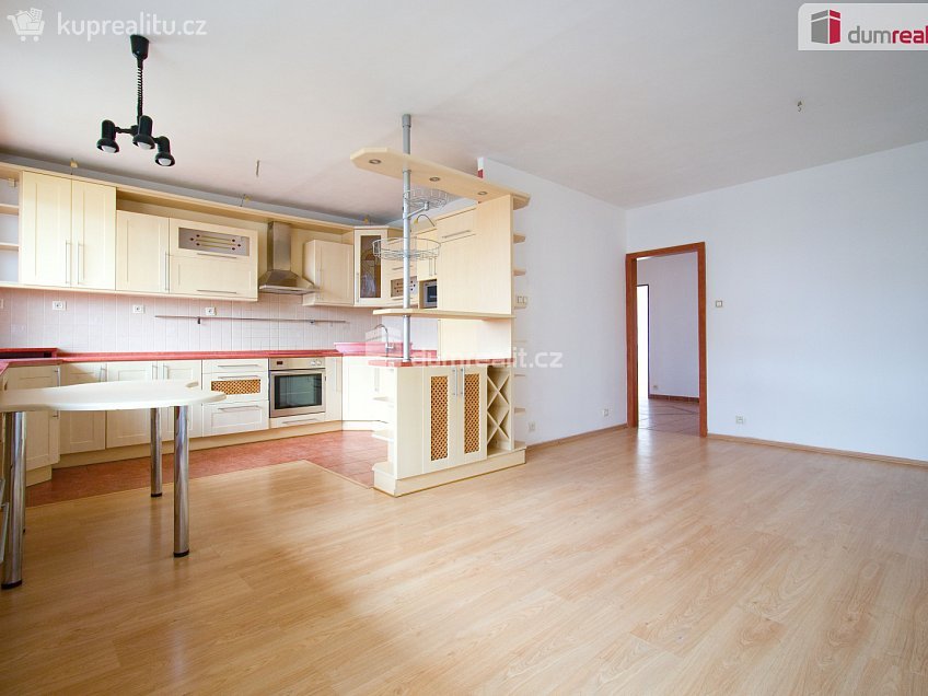 Prodej bytu 3+1 67 m^2 Revoluční, Libochovice 