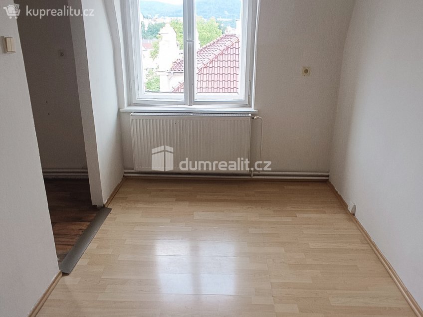 Pronájem bytu 2+1 80 m^2 Křížová, Děčín 