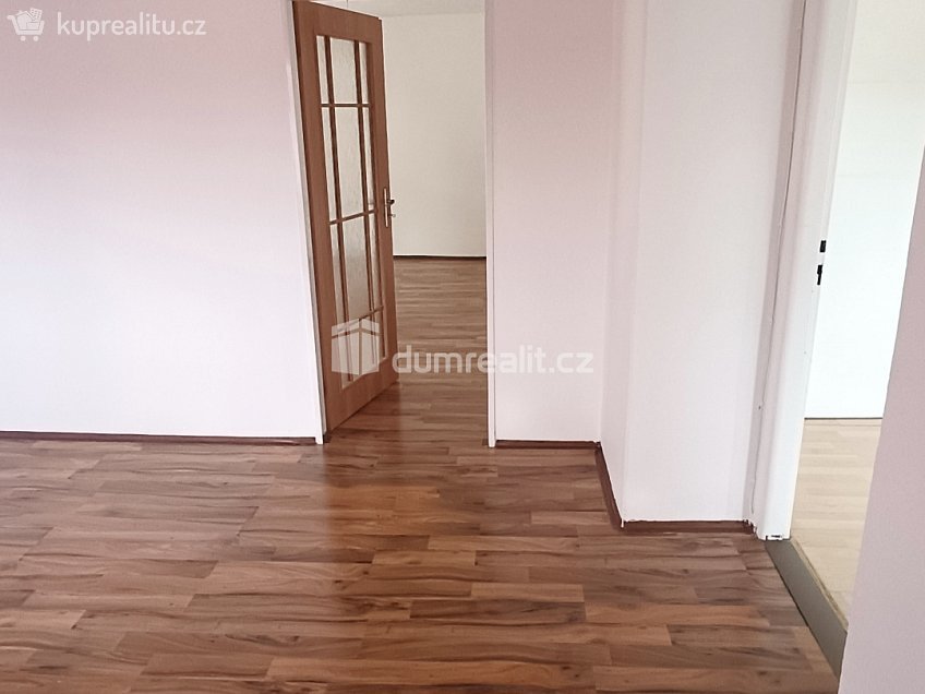 Pronájem bytu 2+1 80 m^2 Křížová, Děčín 