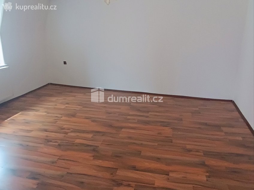 Pronájem bytu 2+1 80 m^2 Křížová, Děčín 