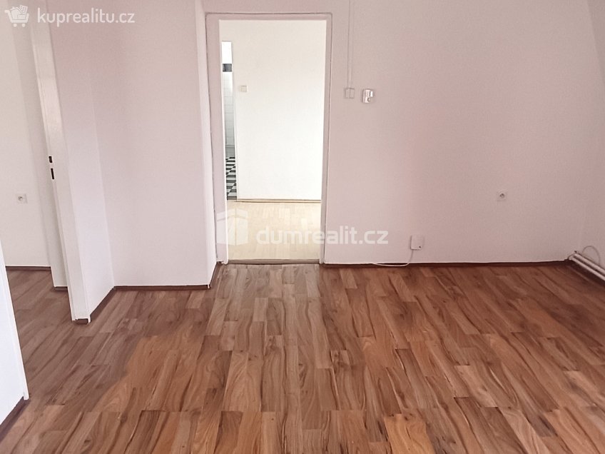 Pronájem bytu 2+1 80 m^2 Křížová, Děčín 
