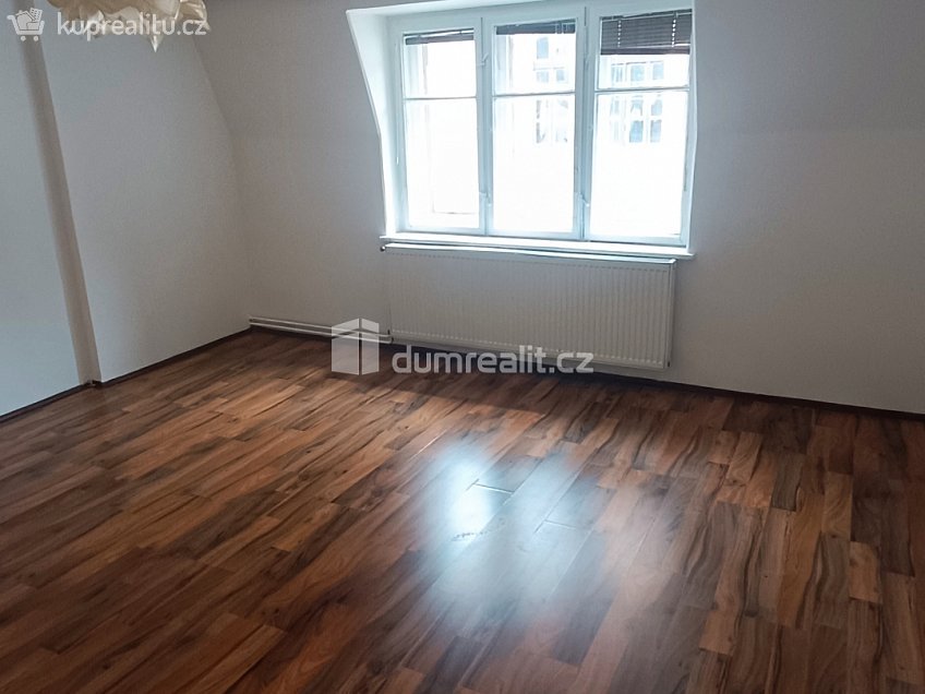 Pronájem bytu 2+1 80 m^2 Křížová, Děčín 