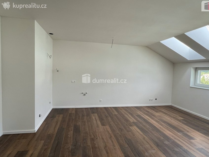 Pronájem bytu 1+kk 47 m^2 Uhlířské Janovice, Uhlířské Janovice 