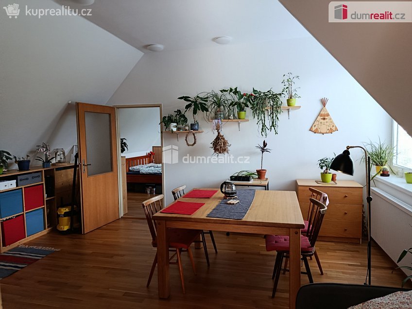 Pronájem bytu 2+kk 50 m^2 Pod hájem, Praha 5 