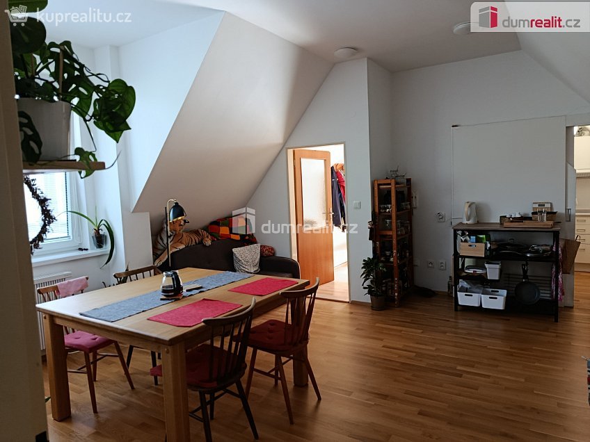 Pronájem bytu 2+kk 50 m^2 Pod hájem, Praha 5 