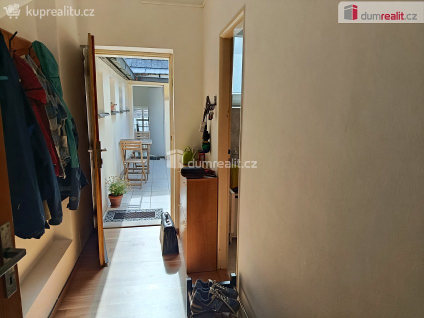 Pronájem bytu 2+kk 50 m^2 Pod hájem, Praha 5 