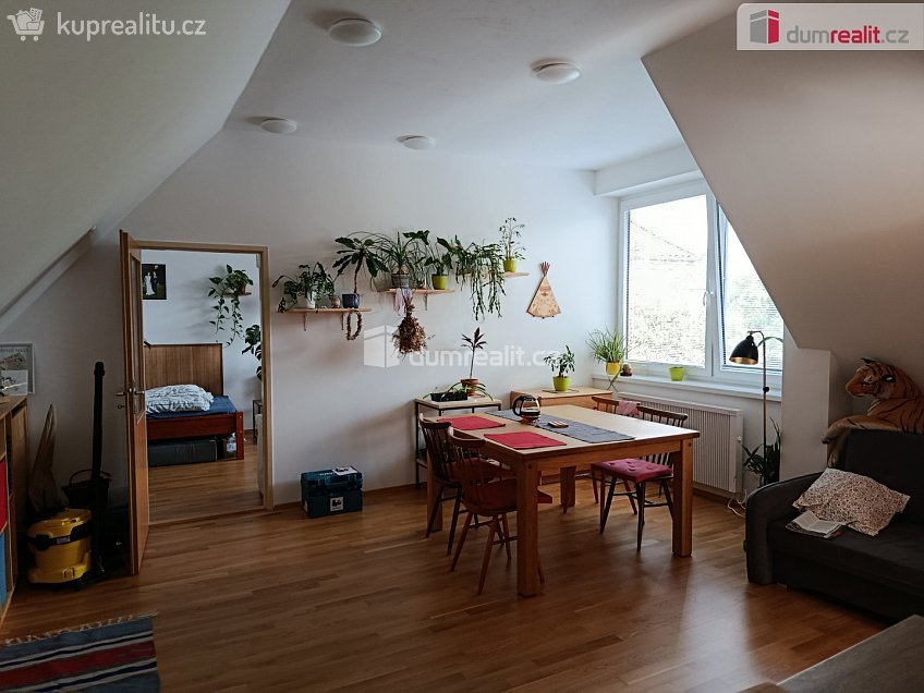 Pronájem bytu 2+kk 50 m^2 Pod hájem, Praha 5 