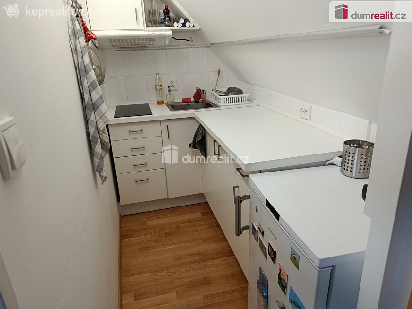 Pronájem bytu 2+kk 50 m^2 Pod hájem, Praha 5 