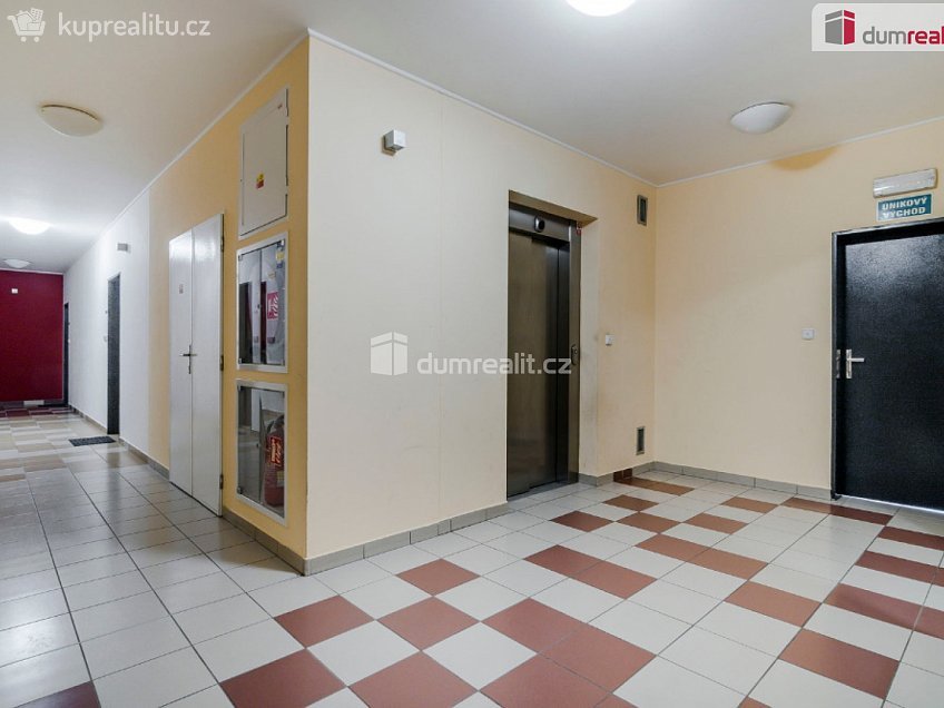 Pronájem bytu 2+kk 52 m^2 Zakšínská, Praha 9 