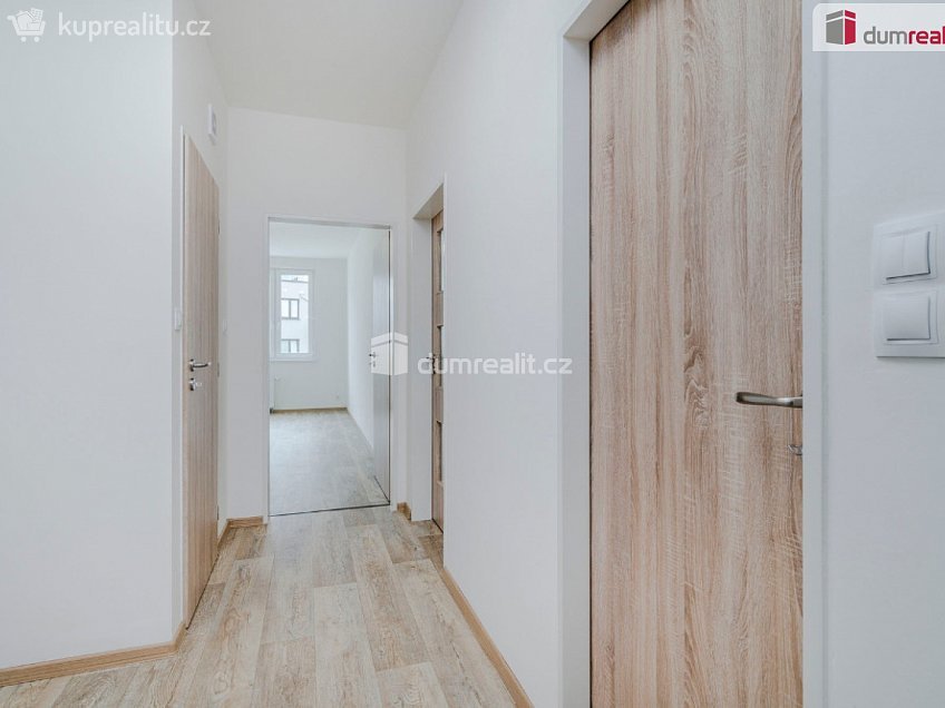 Pronájem bytu 2+kk 52 m^2 Zakšínská, Praha 9 