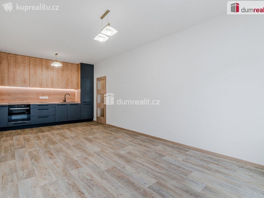 Pronájem bytu 2+kk 52 m^2 Zakšínská, Praha 9 