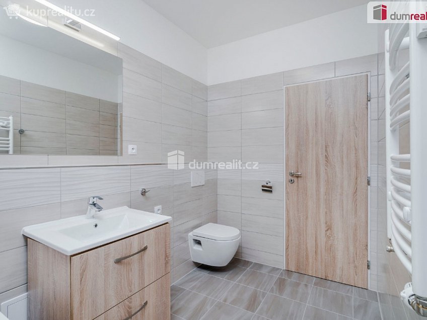 Pronájem bytu 2+kk 52 m^2 Zakšínská, Praha 9 