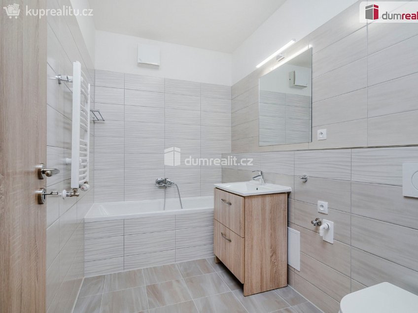 Pronájem bytu 2+kk 52 m^2 Zakšínská, Praha 9 