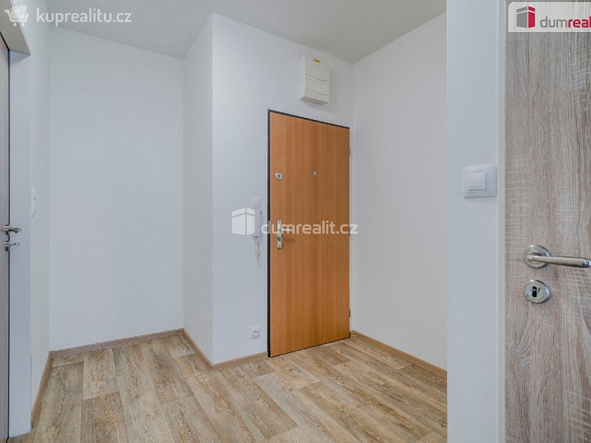 Pronájem bytu 2+kk 52 m^2 Zakšínská, Praha 9 