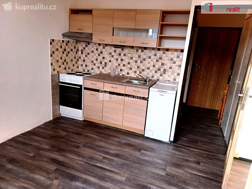 Pronájem bytu 1+1 38 m^2 Na Vyhlídce, Děčín 