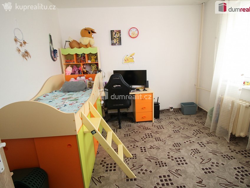 Prodej bytu 3+1 64 m^2 Sídliště, Rotava 