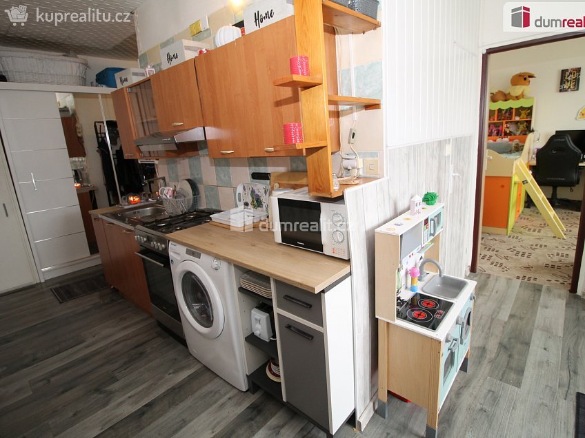 Prodej bytu 3+1 64 m^2 Sídliště, Rotava 