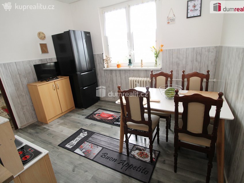 Prodej bytu 3+1 64 m^2 Sídliště, Rotava 