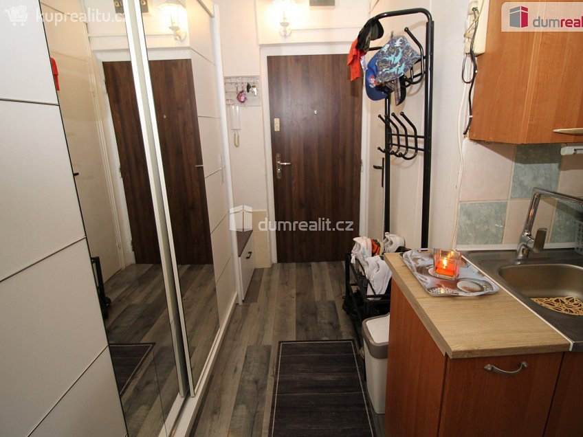 Prodej bytu 3+1 64 m^2 Sídliště, Rotava 