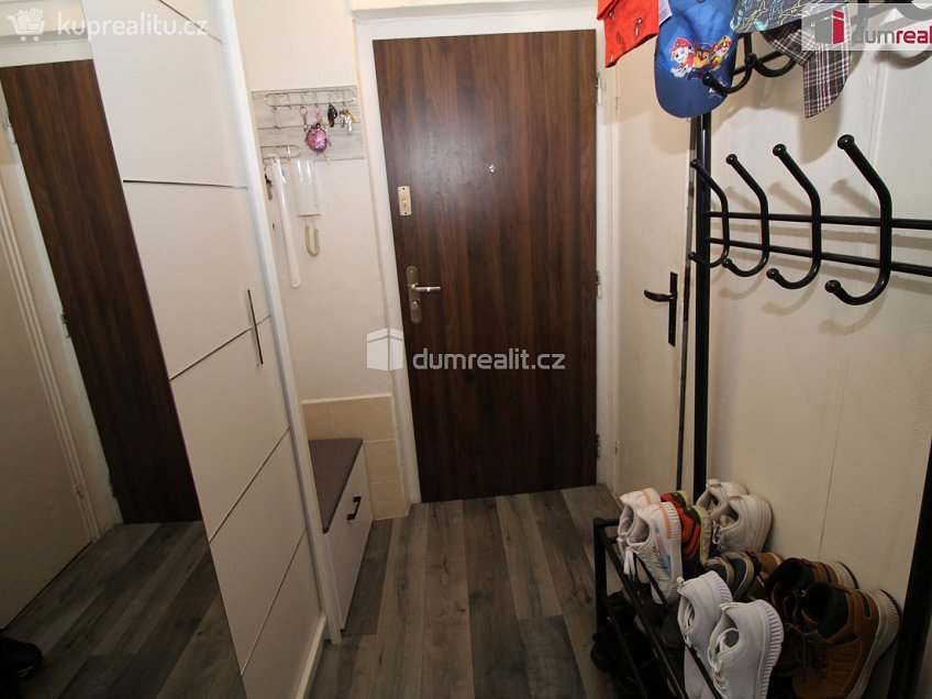 Prodej bytu 3+1 64 m^2 Sídliště, Rotava 
