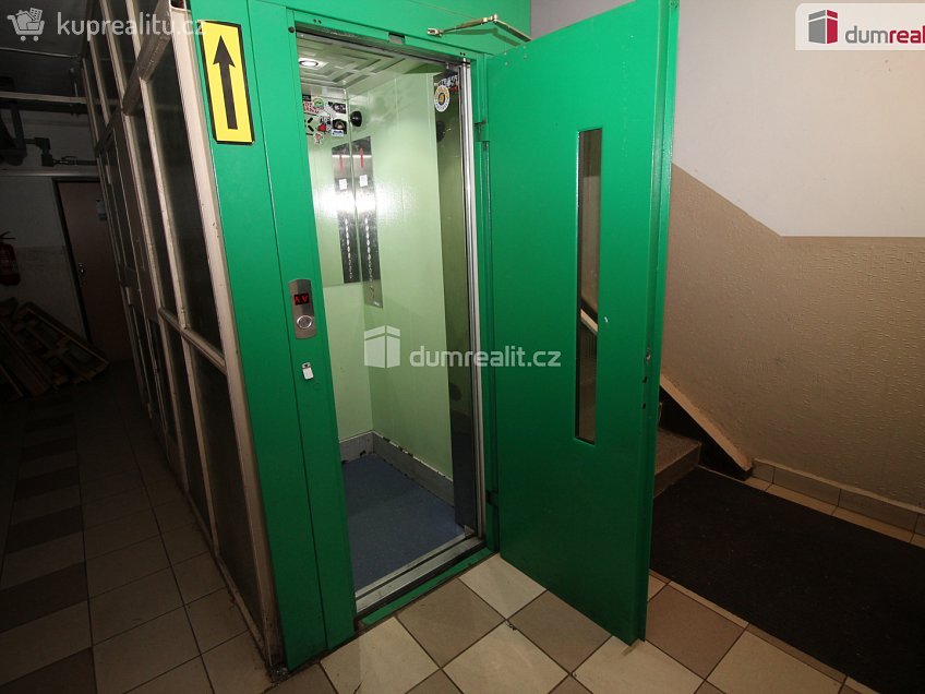 Prodej bytu 3+1 64 m^2 Sídliště, Rotava 