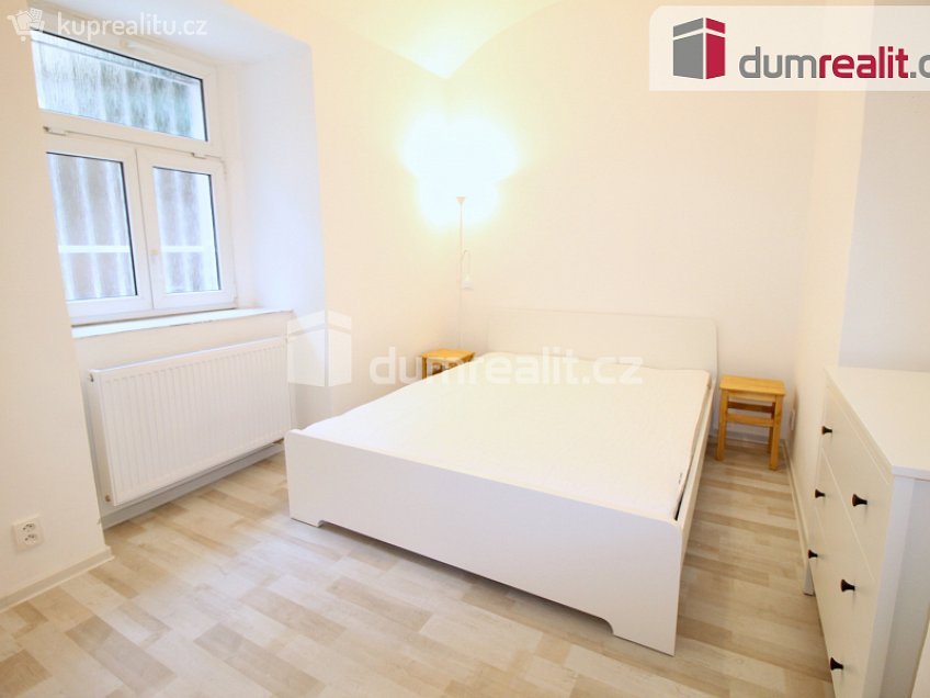 Pronájem bytu 1+1 30 m^2 Svornosti, Praha 5 