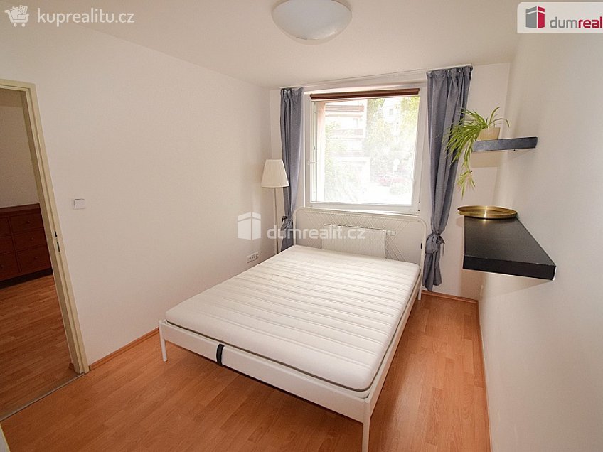 Pronájem bytu 2+kk 30 m^2 Nad Palatou, Praha 5 